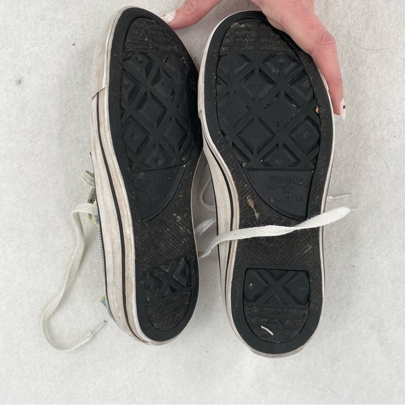 CONVERSE Women’s Chuck Taylor abstract rose print purple/blue lace up size: 8 - Picture 4 of 10